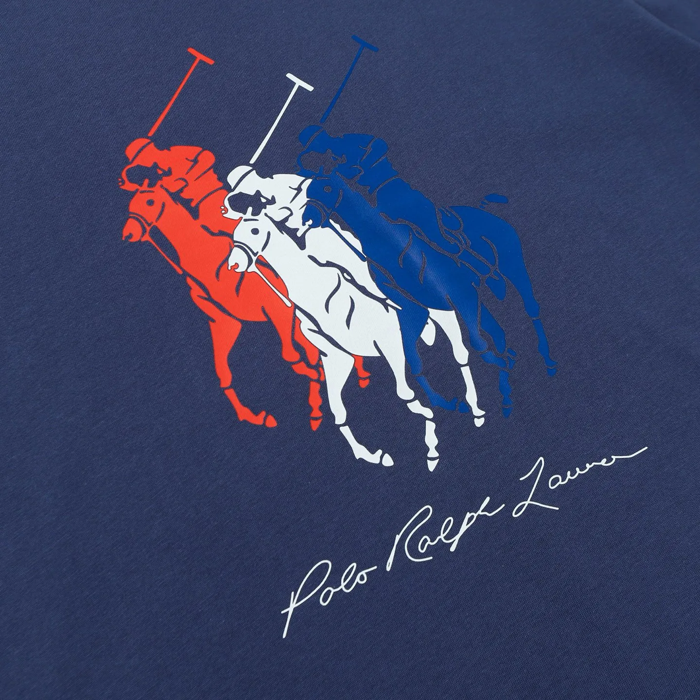 P130 Style number: 657 Ralph Lauren/Ralph Lauren 2025 new summer pure cotton 240g silicone Polo embossed round neck T-shirt. The main LOGO on the neck has a QR code mark, which can be scanned for verification. It uses 3D silicone three-dimensional English letter logo embossing to distinguish low-quality products on the market. 32 counts, 240g hydrophilic toner, 100% cotton fabric, comfortable and soft, highly breathable, focusing on high-end cost-effectiveness, needless to say good quality. Available in a variety of colors, both boys and girls can try this genderless style, giving them a yuppie tone in no time. Immerse yourself in your leisurely style, and have your own style in retro. Natural, vivid and very French romantic feelings, perfectly integrating youthful atmosphere and trend. Color: white, navy blue, light green Size: S-xL S Shoulder width 44 Bust 104 Sleeve length 23 Clothing length 72 M Shoulder width 45 Bust 108 Sleeve length 24 Clothing length 74 L Shoulder width 46 Bust 112 Sleeve length 25 Clothing length 76 xL Shoulder width 47 Bust 116 Sleeve length 26 Clothing length 78
